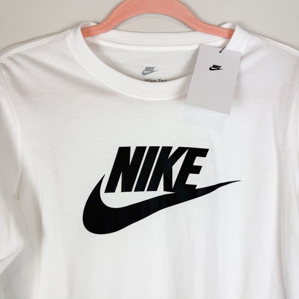 NWT Nike Women’s White Long Sleeve Spellout Tee T-Shirt‎ Size Medium - Picture 3 of 7